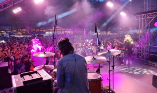 Bilder Galerie - 80s Alive - 80er Jahre Live Fotos Pics - 80s Tribute Show Coverband und Moderator buchen Publikum crowd